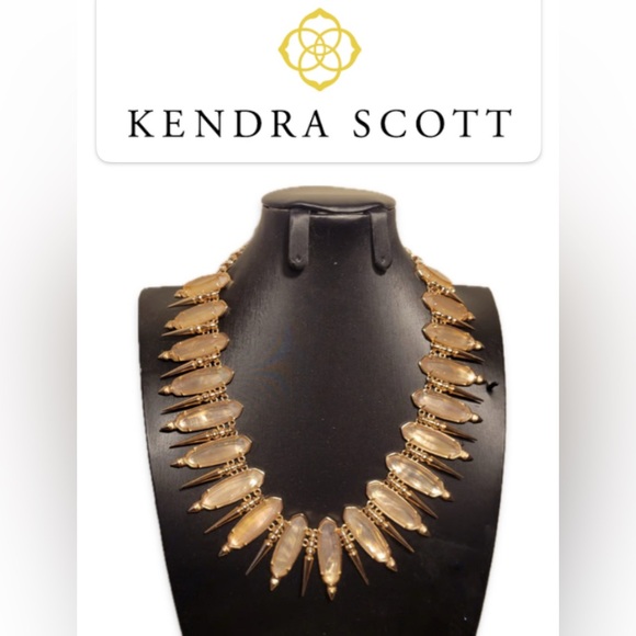 Kendra Scott Jewelry - NWT [Kendra Scott] Gwendolyn Statement Necklace, Rose Gold & Peach Illusion